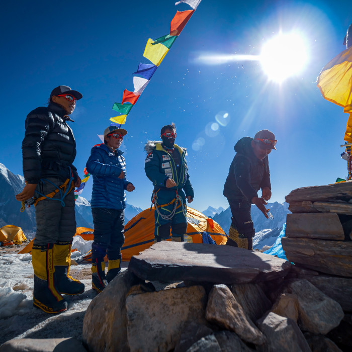 Alex Txikon beside the Eight-thousand: sustainability and support to the local people.